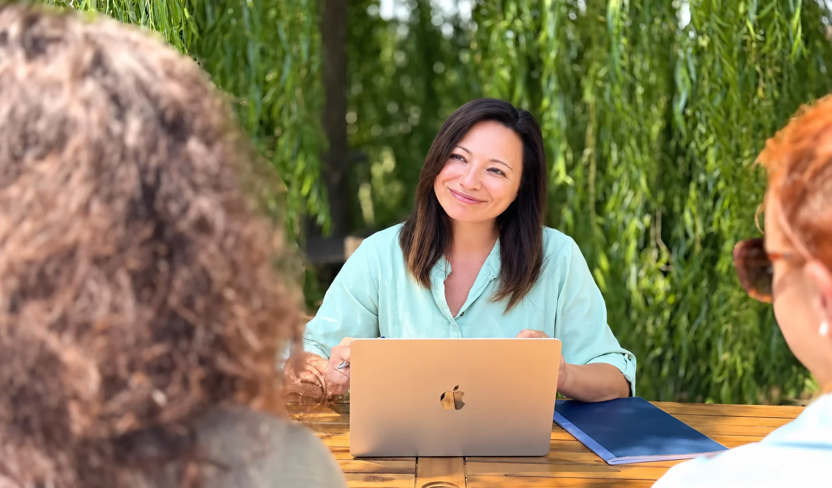 Silvia progetta un viaggio insieme a due clienti